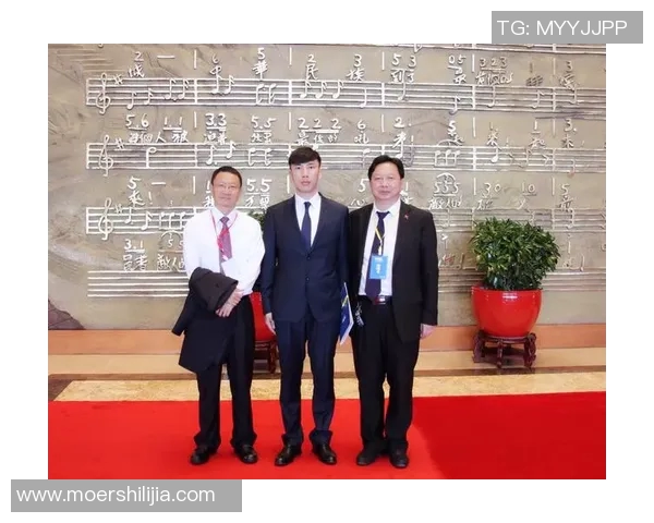 足球明星泰叙昆的传奇之路与辉煌成就解析